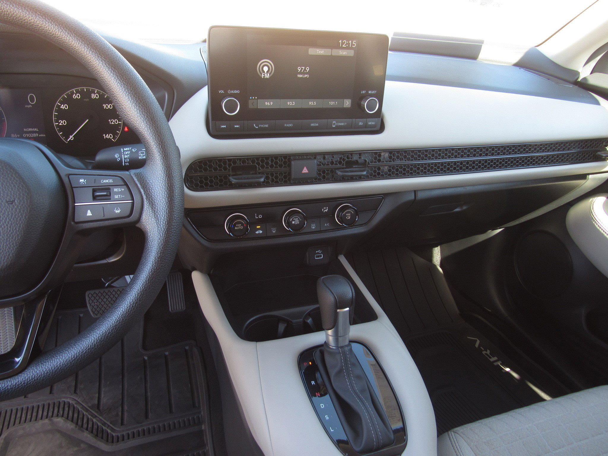 Used 2025 Honda HR-V LX image 17