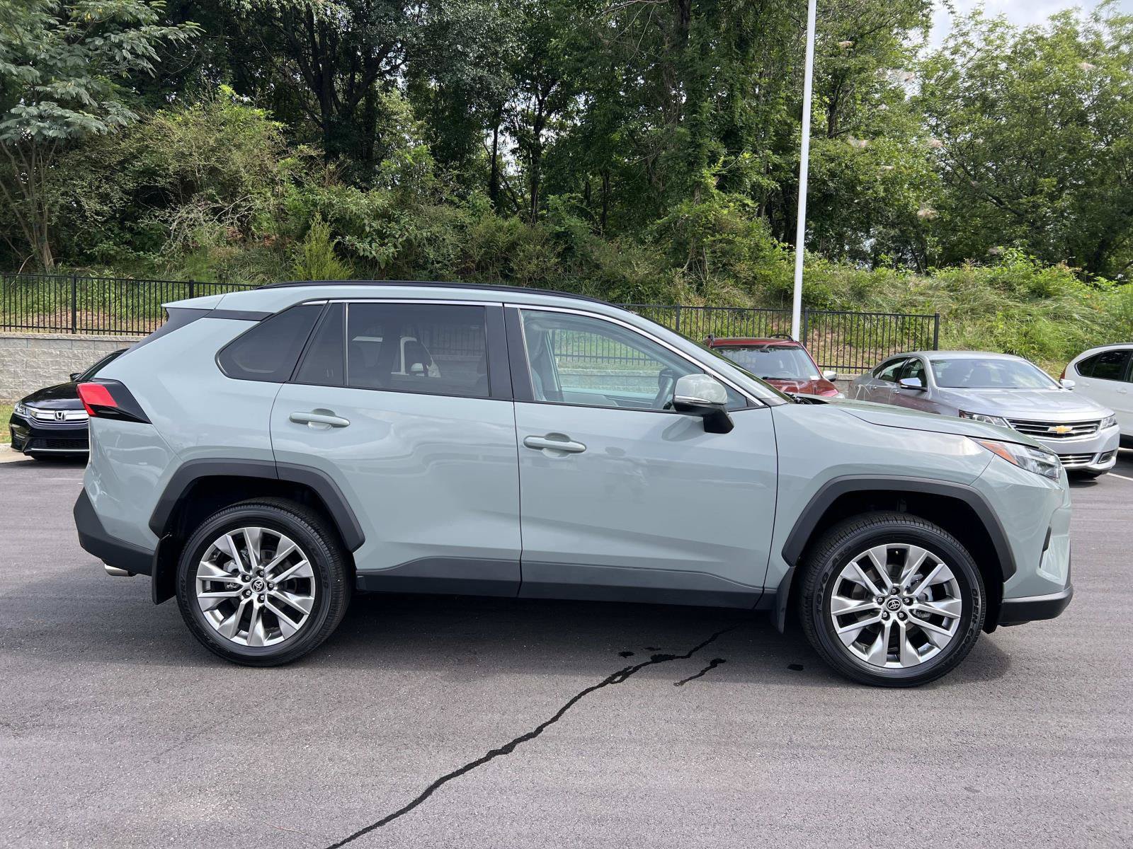 Used 2022 Toyota RAV4 XLE Premium FWD image 8