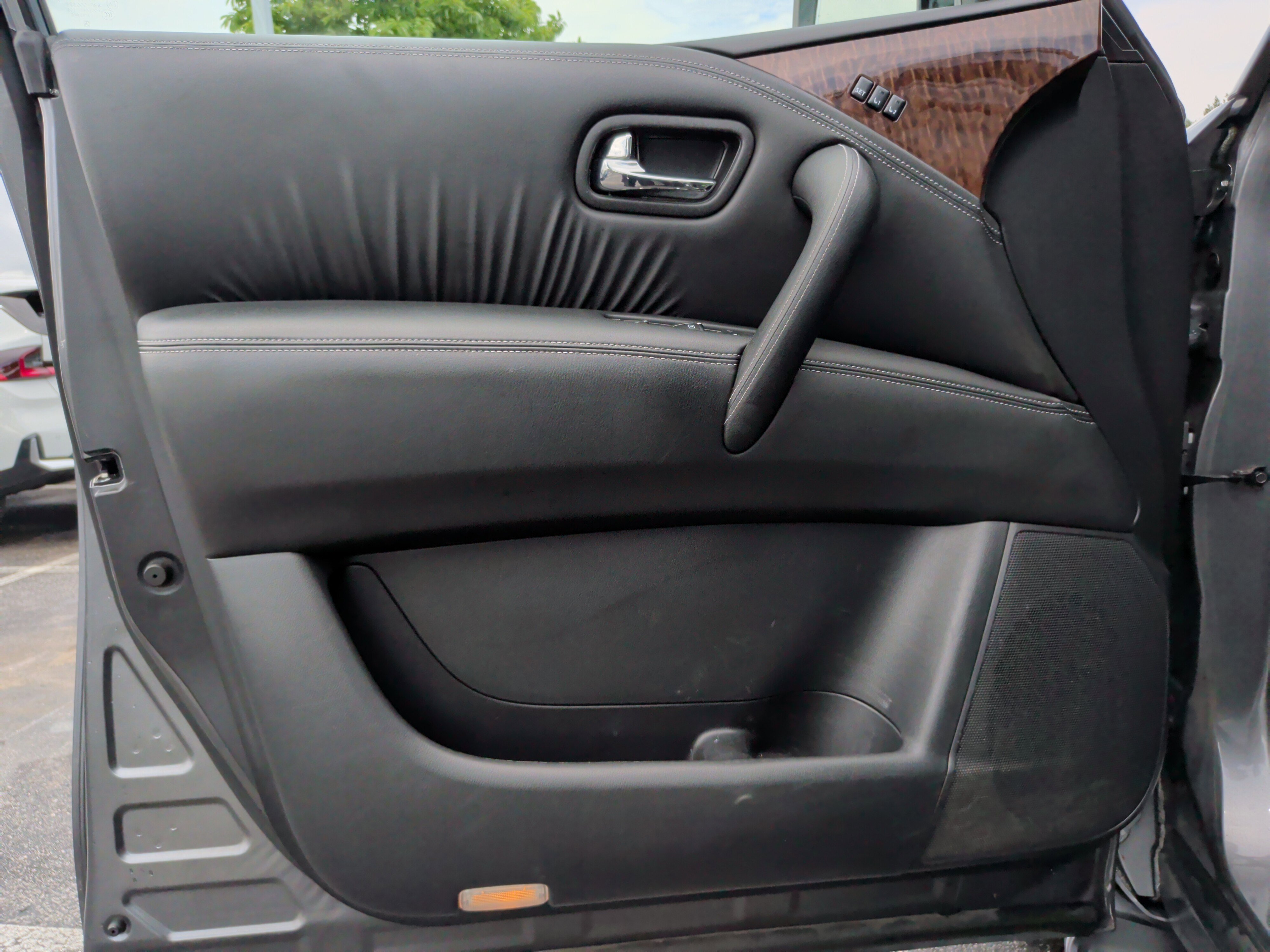 Used 2020 Nissan Armada Platinum w/ Interior Lighting Package AWD/4WD image 29