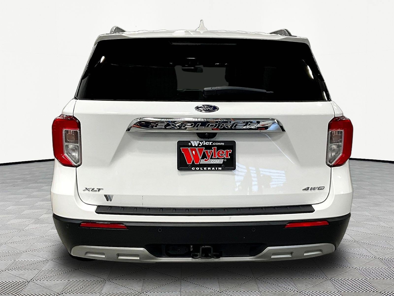 Used 2022 Ford Explorer XLT w/ Equipment Group 202A AWD/4WD image 5