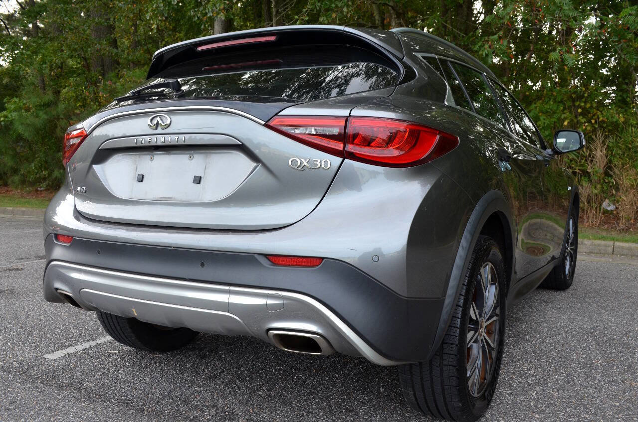 Used 2017 INFINITI QX30 Premium w/ Navigation Package AWD/4WD image 9