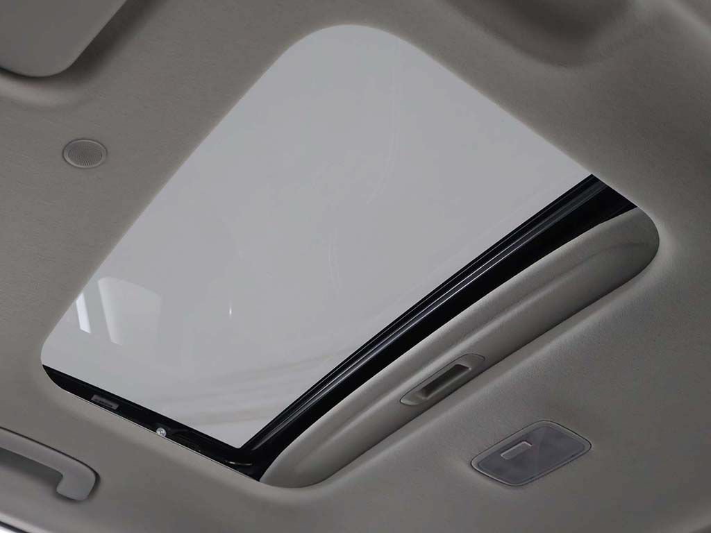 Certified 2024 Hyundai Venue SEL FWD image 16