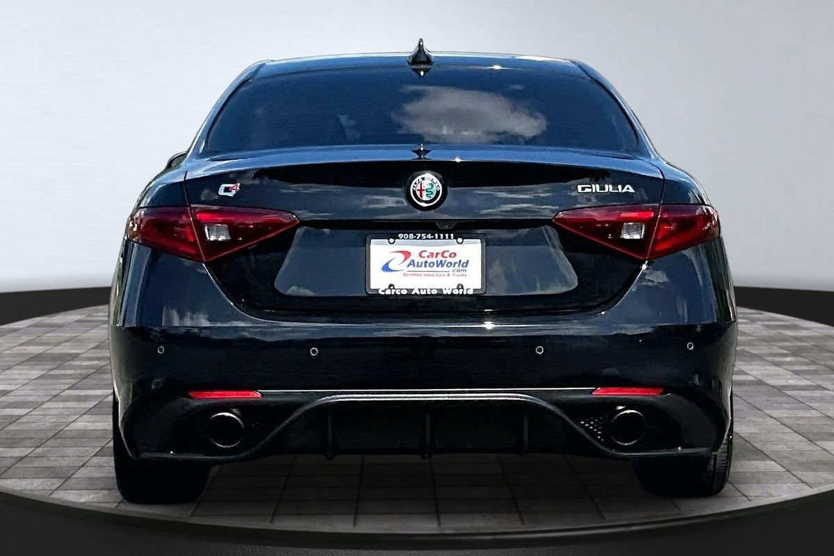 Used 2018 Alfa Romeo Giulia Ti Sport w/ Quick Order Package 22S Sport AWD/4WD image 6
