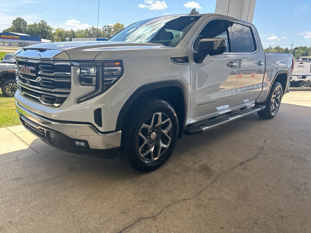 Used 2024 GMC Sierra 1500 SLT w/ SLT Premium Plus Package AWD/4WD image 4