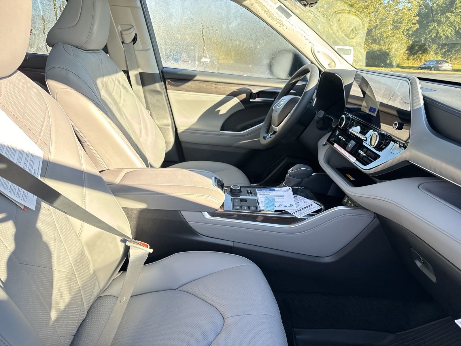 New 2025 Toyota Highlander Platinum AWD/4WD image 38