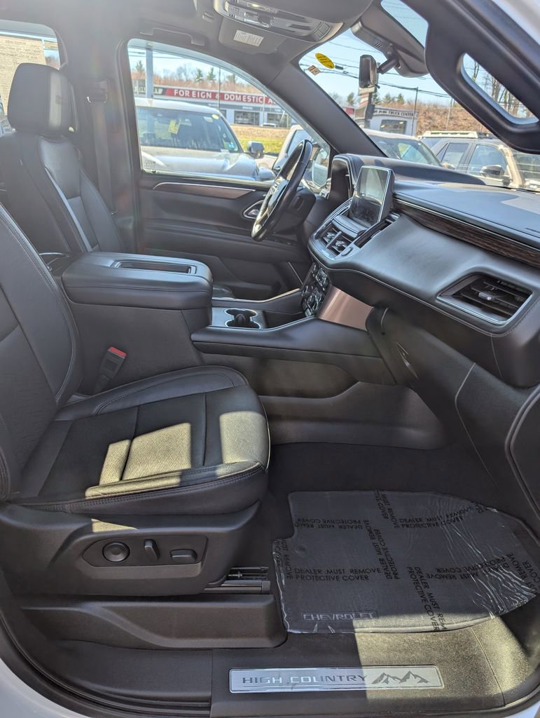 Used 2022 Chevrolet Tahoe High Country w/ Premium Package 2 AWD/4WD image 21