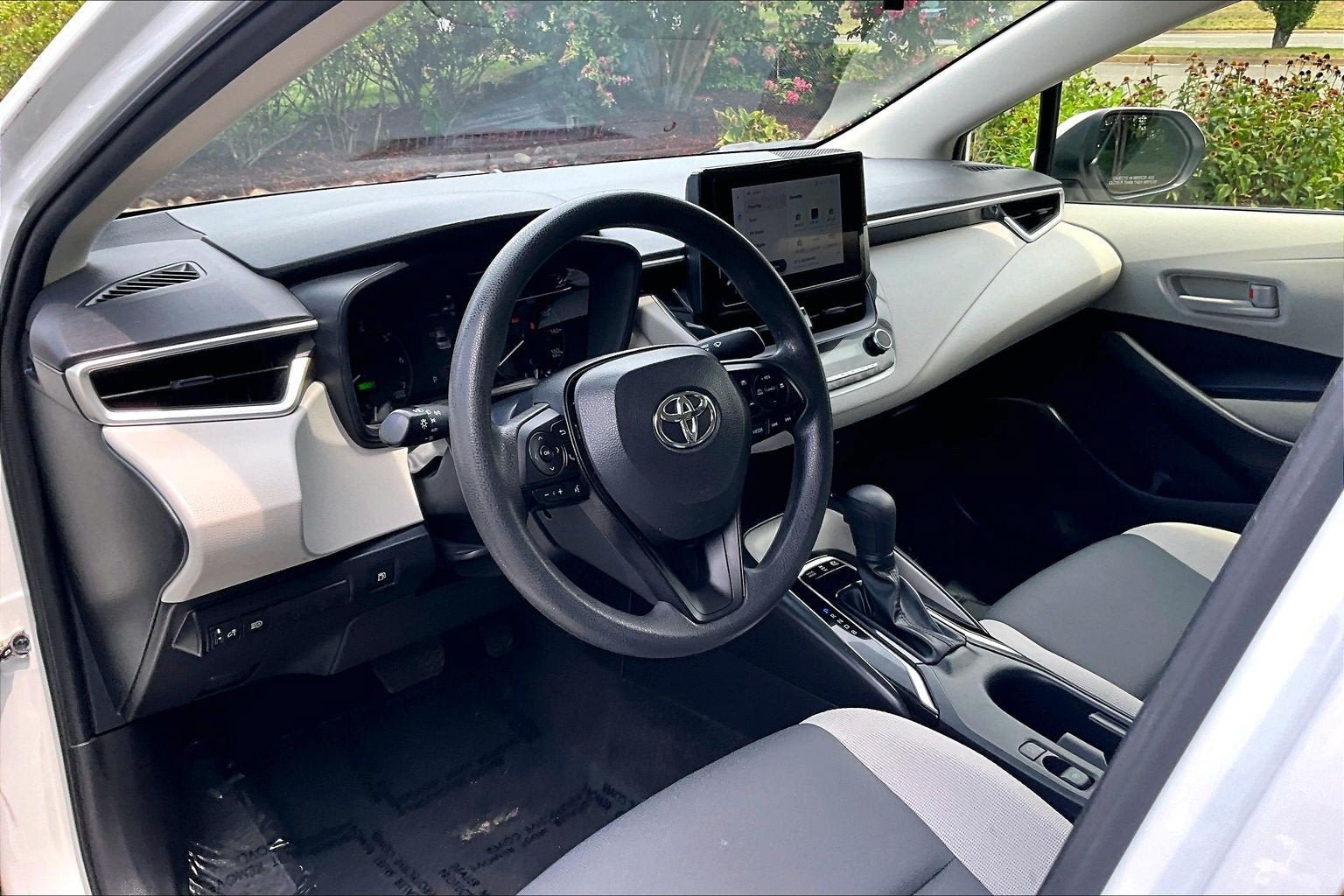Used 2023 Toyota Corolla LE FWD image 13