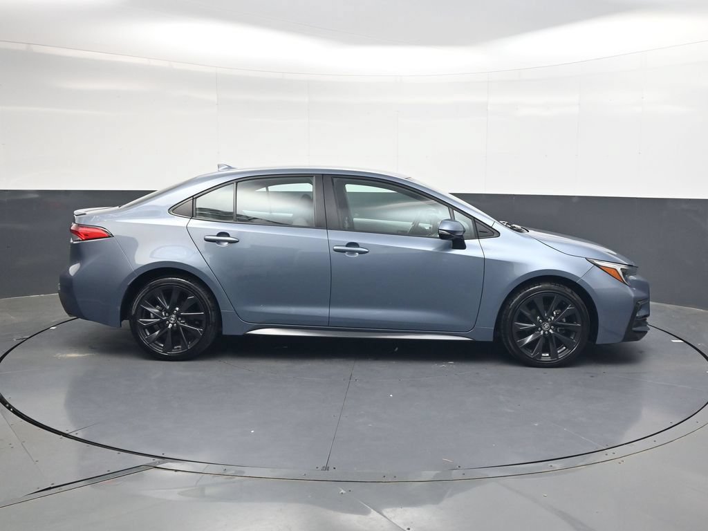 Used 2023 Toyota Corolla SE FWD image 3