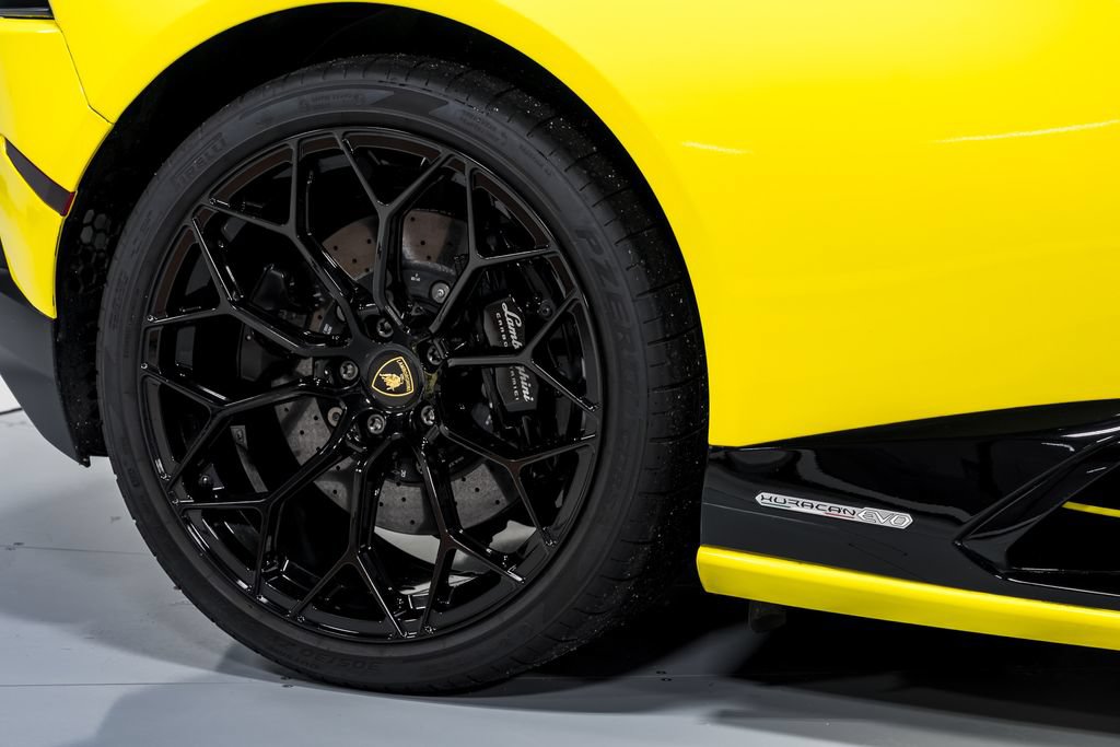 Used 2022 Lamborghini Huracan EVO AWD/4WD image 48