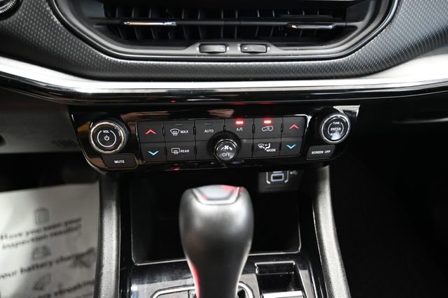 Used 2025 Jeep Compass Trailhawk AWD/4WD image 18