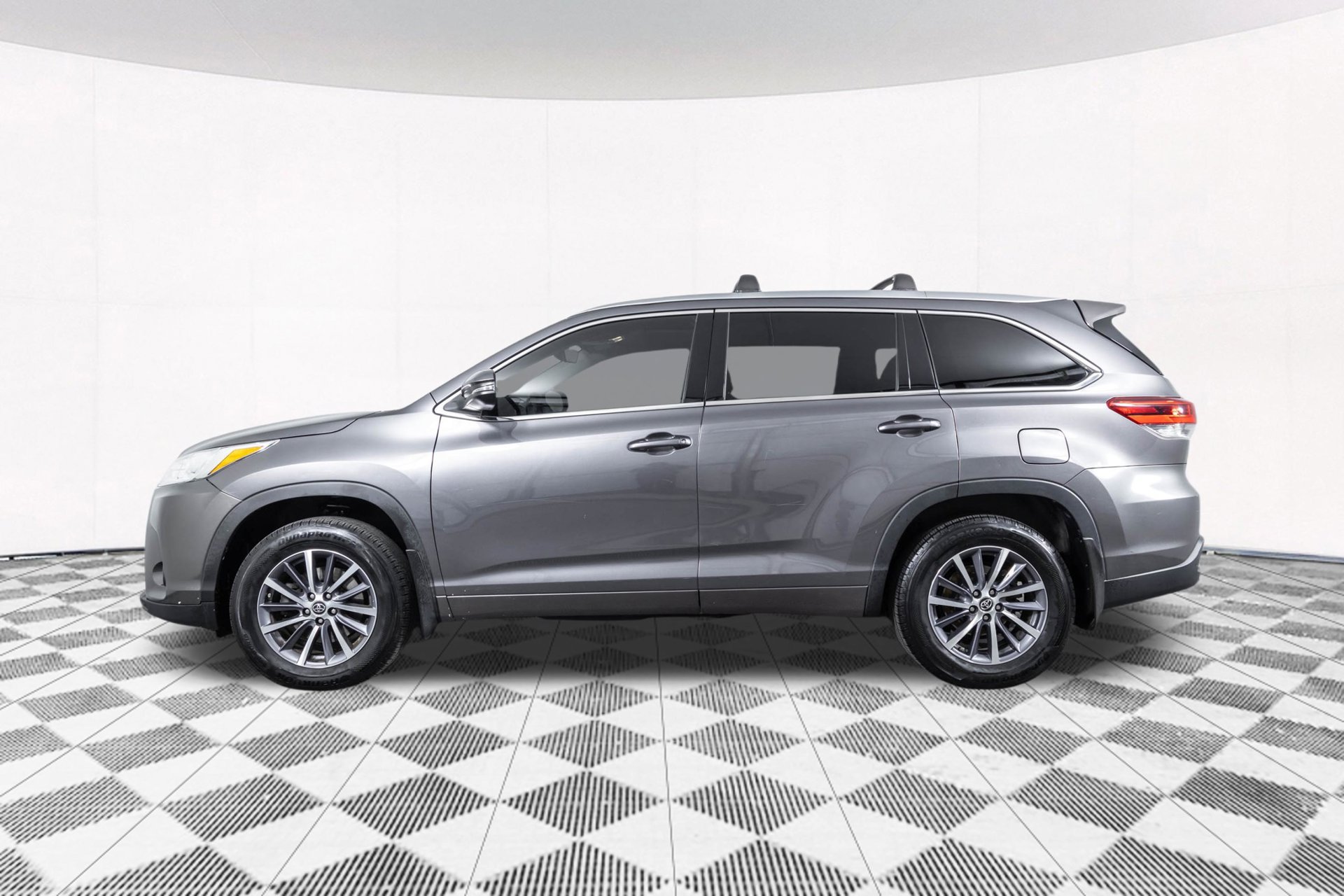 Used 2018 Toyota Highlander XLE AWD/4WD image 16