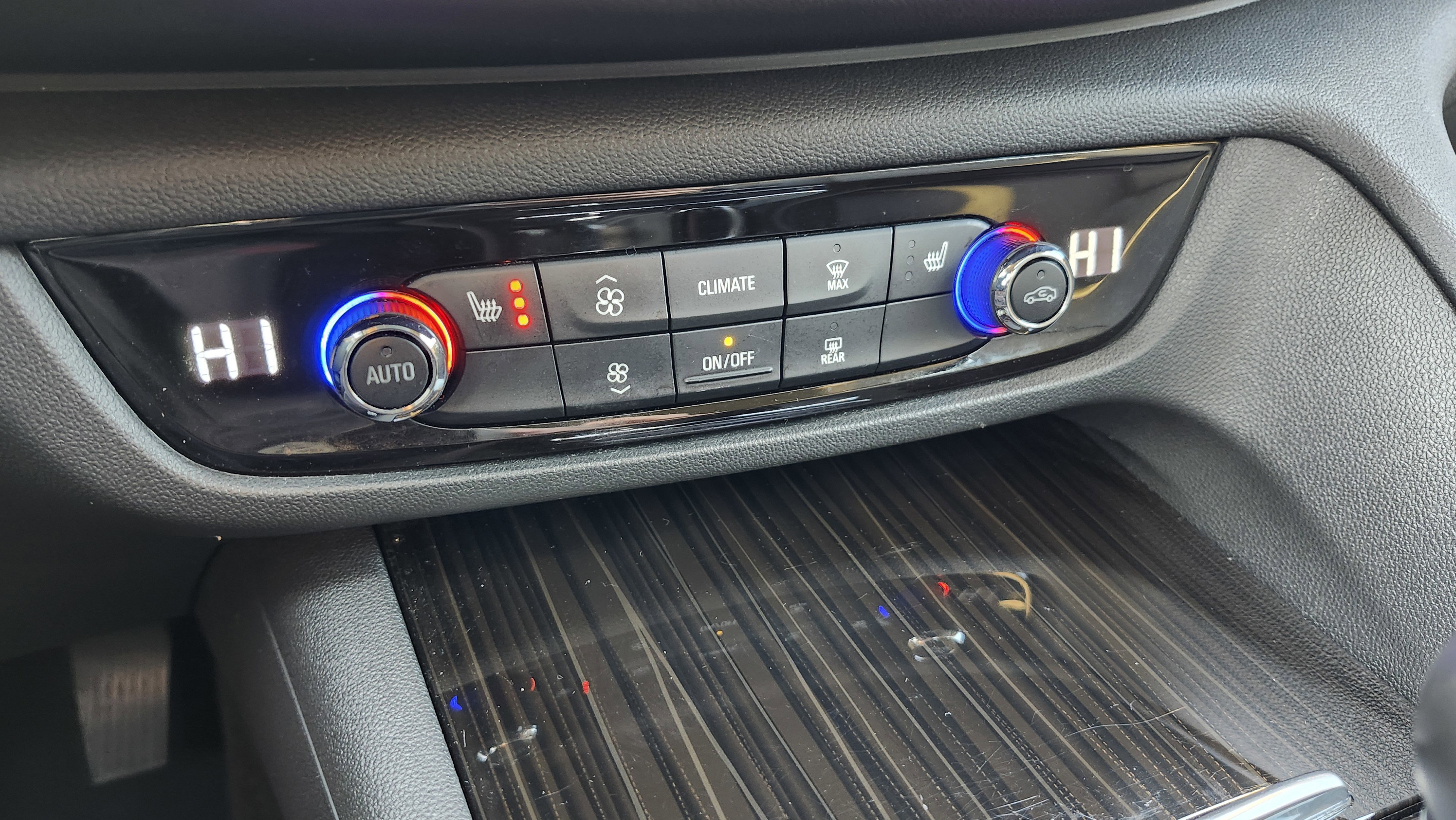 Used 2018 Buick Regal Essence w/ Driver Confidence Package #1 image 33