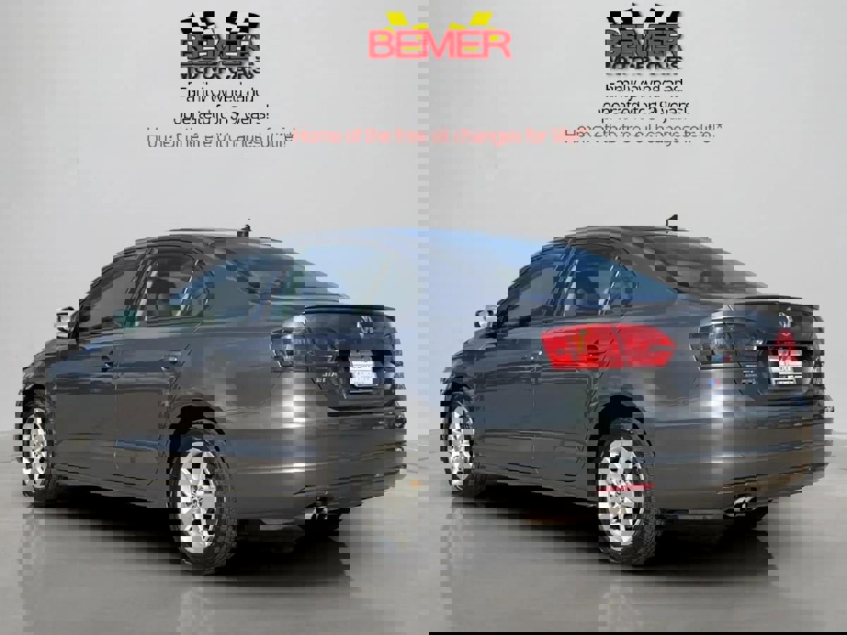 Used 2012 Volkswagen Jetta TDI image 3