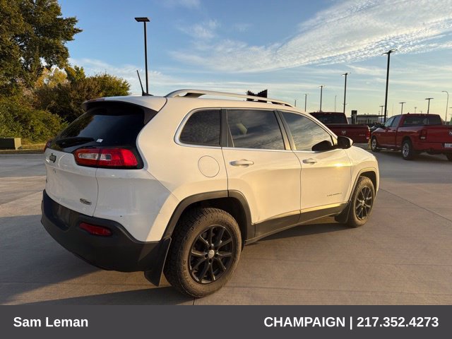 Used 2016 Jeep Cherokee Latitude w/ Cold Weather Group AWD/4WD image 3