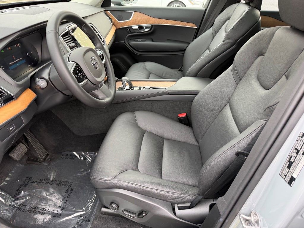 Certified 2025 Volvo XC90 B6 Plus image 23