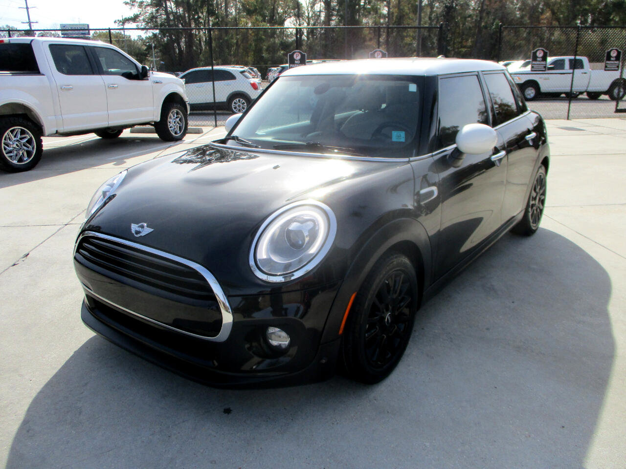 Used 2017 MINI Cooper 4-Door Hardtop image 21