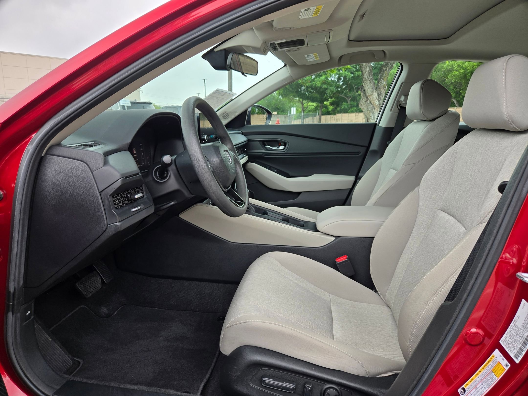Certified 2025 Honda Accord SE image 9