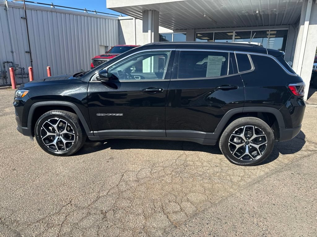 Used 2025 Jeep Compass Trailhawk AWD/4WD image 10
