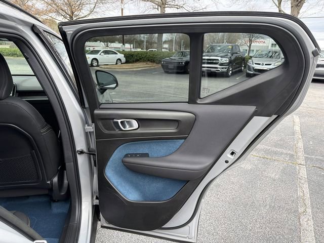Used 2023 Volvo XC40 Recharge Plus image 29
