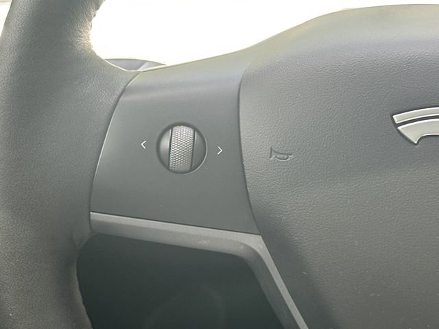 Used 2021 Tesla Model Y Long Range AWD/4WD image 25