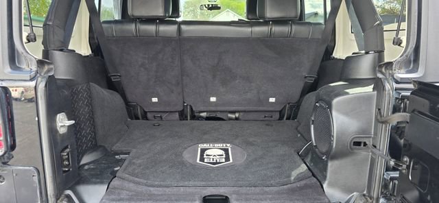 Used 2012 Jeep Wrangler Unlimited Rubicon image 7