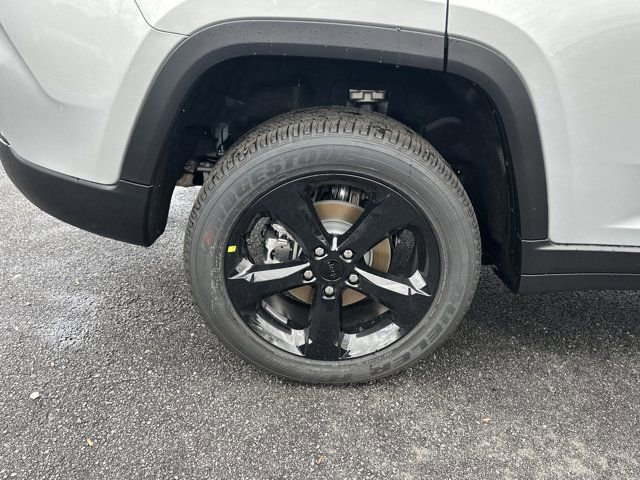 New 2025 Jeep Grand Cherokee Altitude image 19