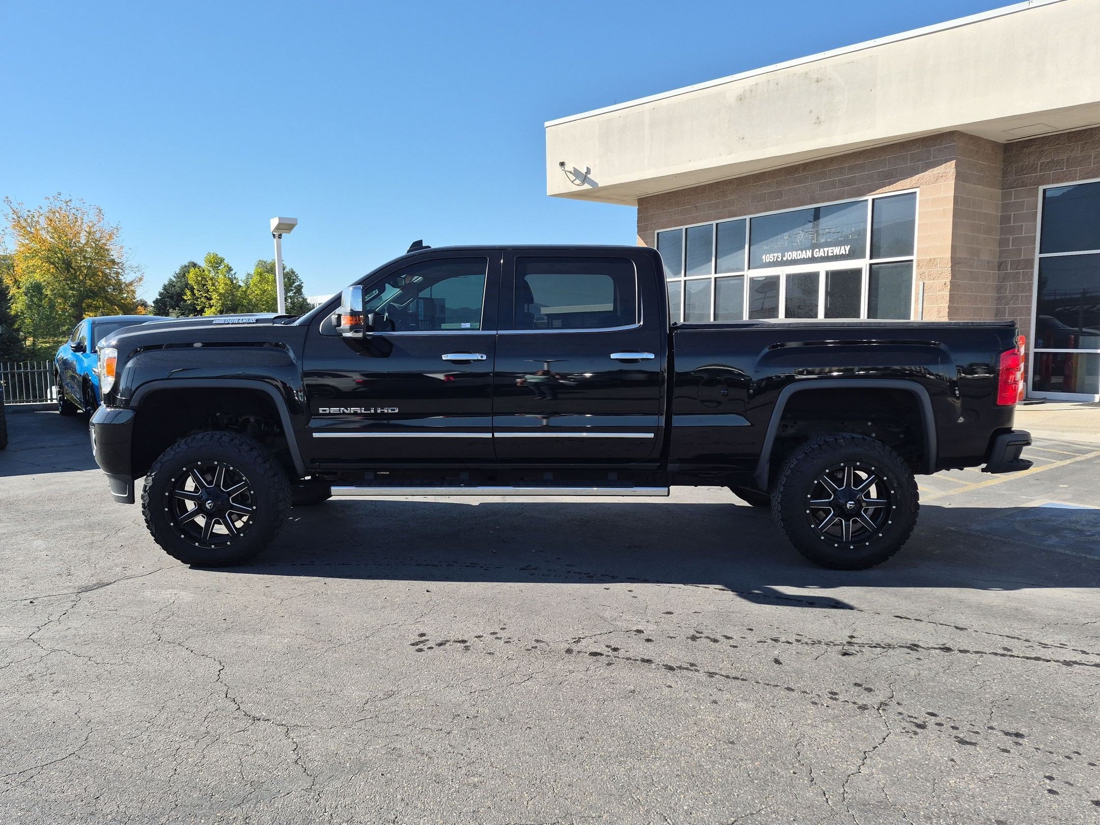 Used 2018 GMC Sierra 3500 Denali w/ Duramax Plus Package AWD/4WD image 2