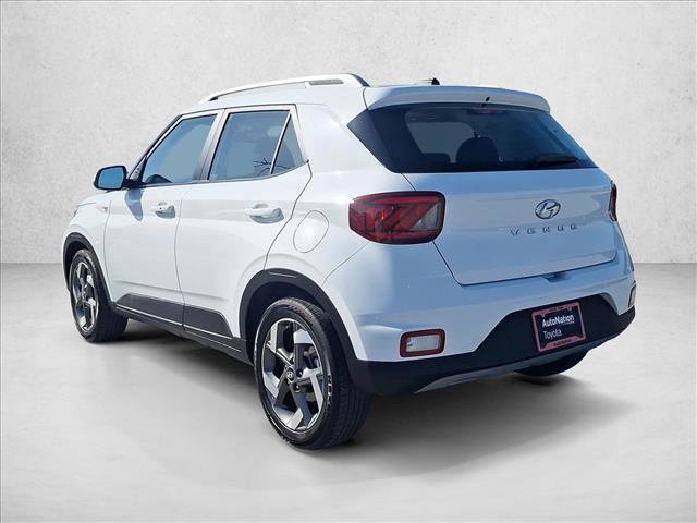 Used 2025 Hyundai Venue SEL image 8