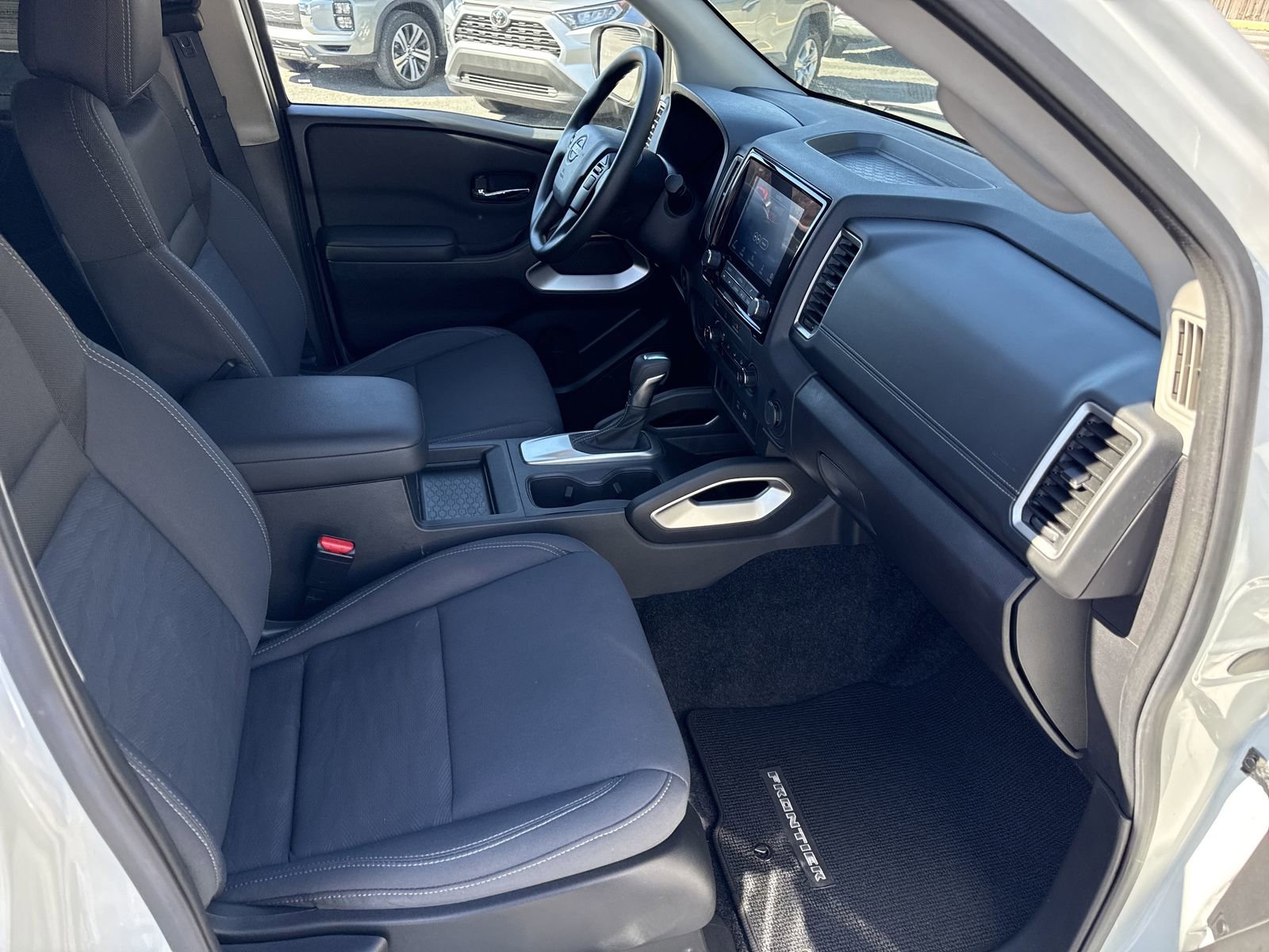 Used 2024 Nissan Frontier SV w/ Tow Package image 28