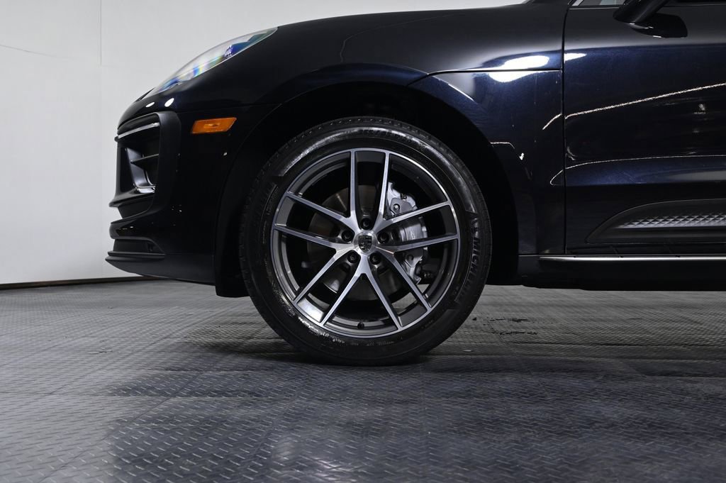 Certified 2023 Porsche Macan AWD/4WD image 30