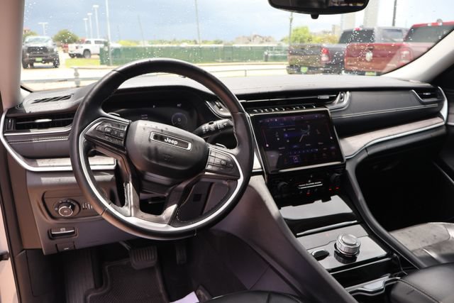 Used 2022 Jeep Grand Cherokee L Limited AWD/4WD image 12
