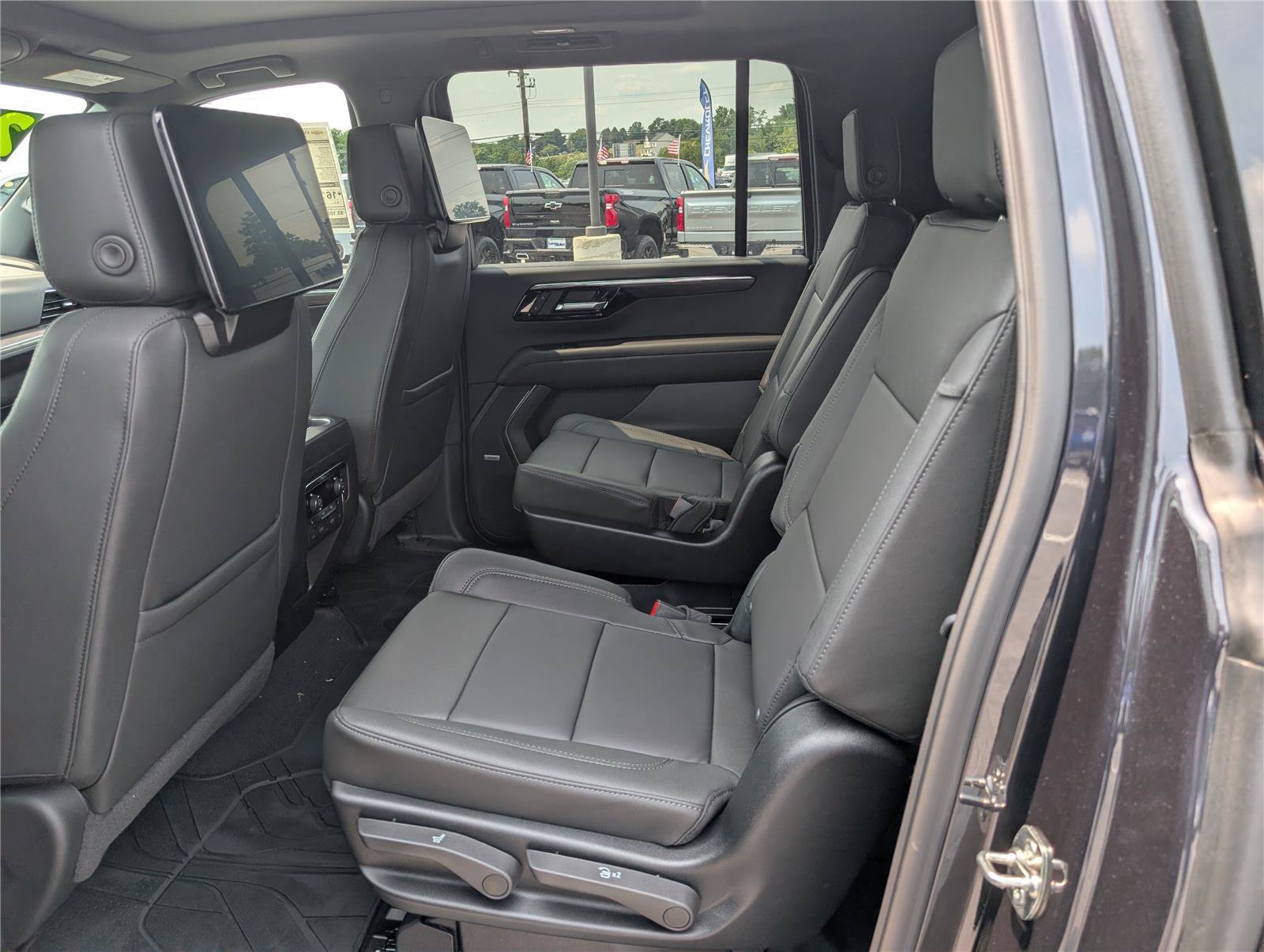 New 2026 Chevrolet Suburban Z71 w/ Z71 Off-Road Package AWD/4WD image 14