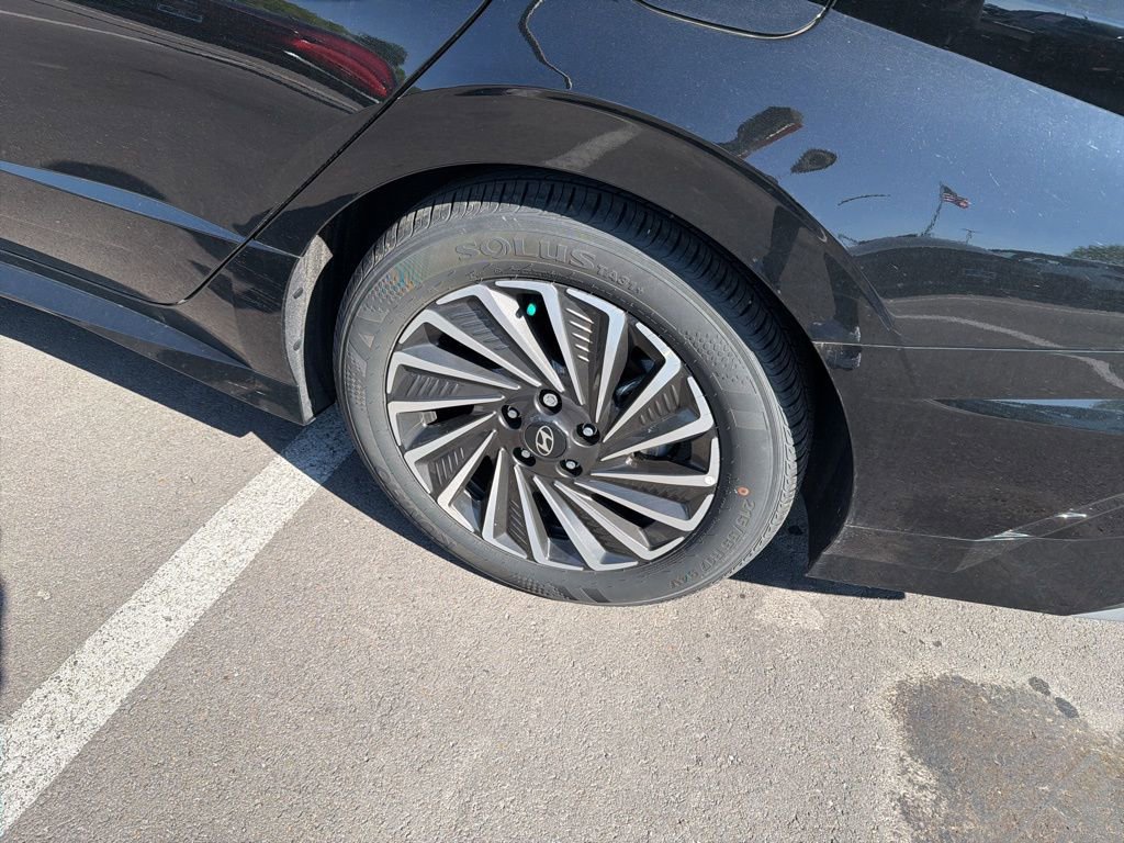 Used 2025 Hyundai Sonata Limited image 25