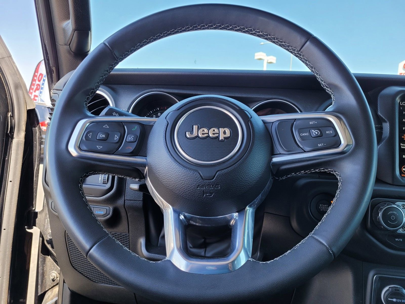 Used 2023 Jeep Wrangler Unlimited Sahara image 19