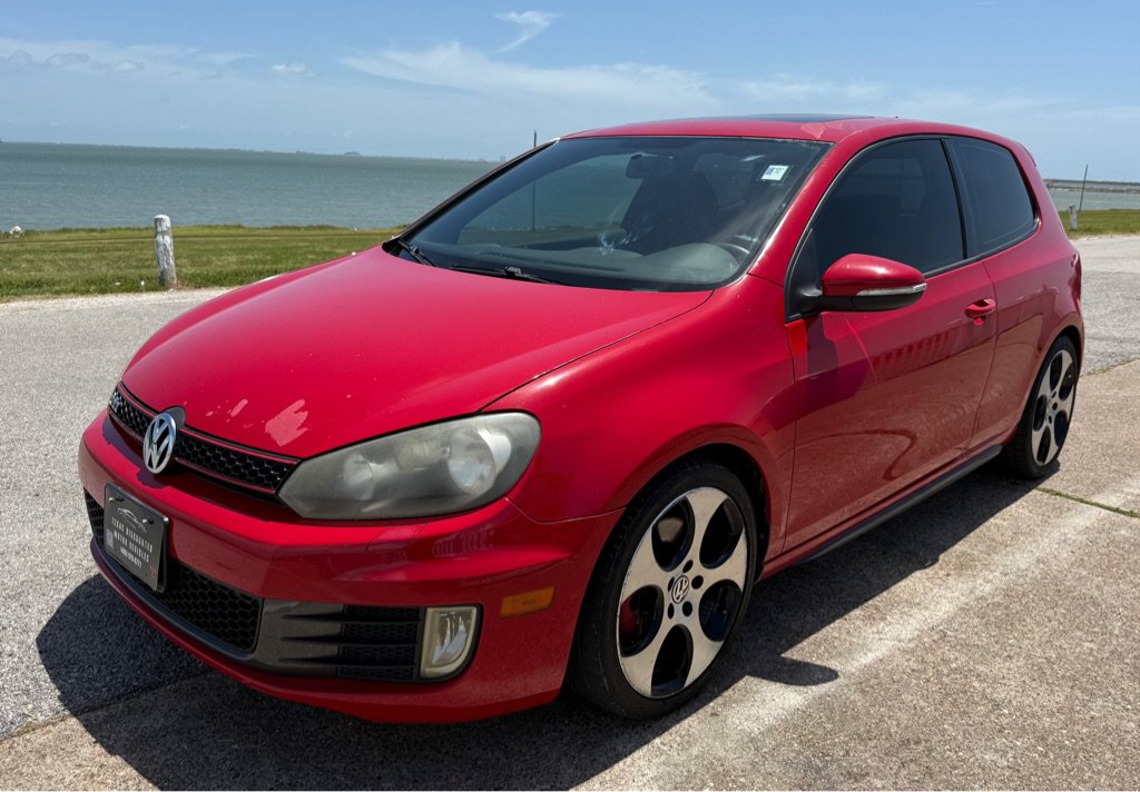 Used 2011 Volkswagen Golf 2-Door FWD image 1