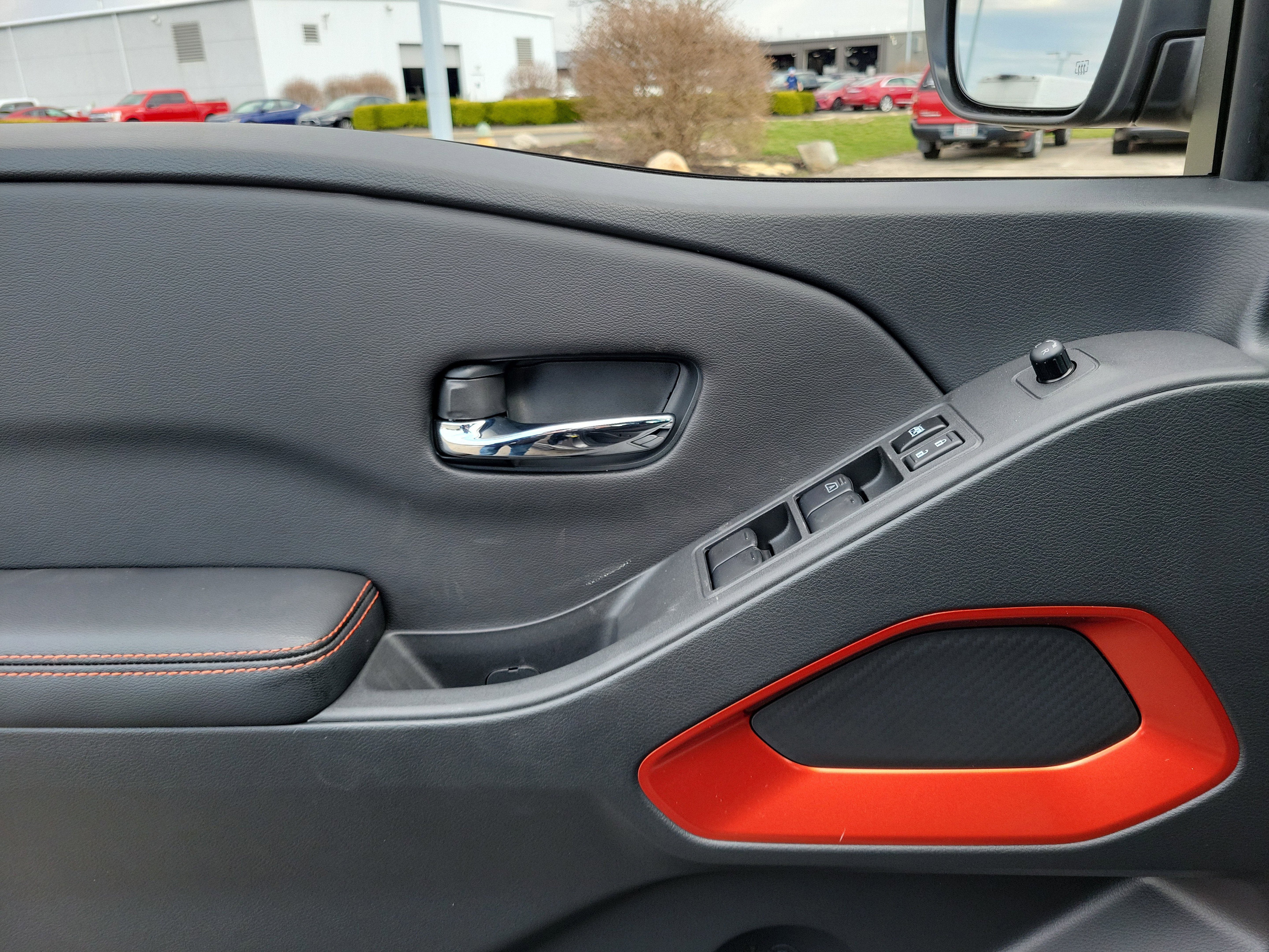 Used 2025 Nissan Frontier PRO-4X w/ Pro Convenience Package image 17