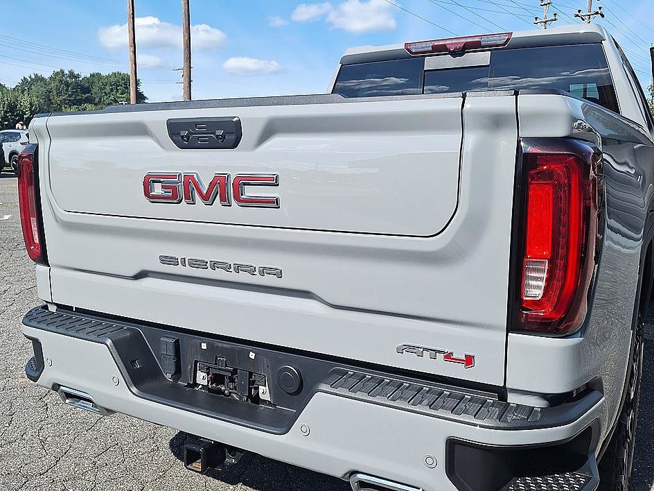 Used 2024 GMC Sierra 1500 AT4 w/ Technology Package AWD/4WD image 25
