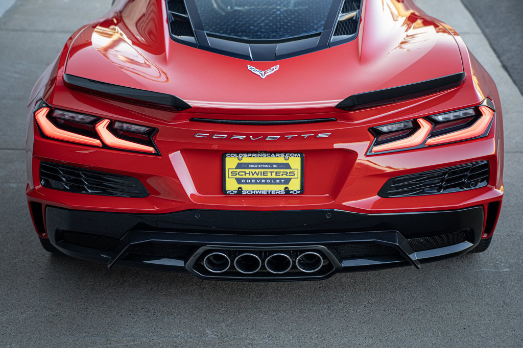 New 2027 Chevrolet Corvette Z06 w/ Chrome Exterior Badge Package RWD image 38
