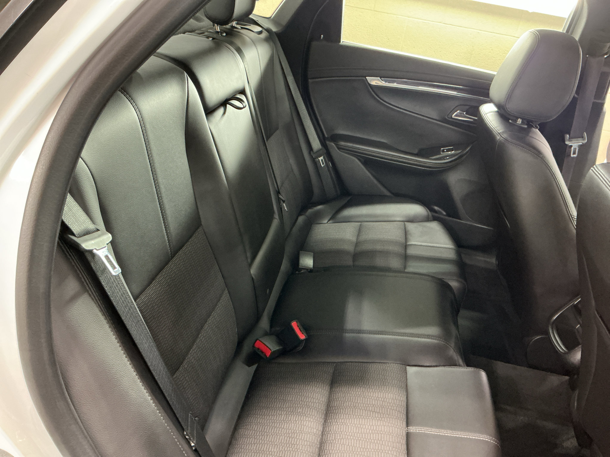 Used 2016 Chevrolet Impala LT FWD image 12