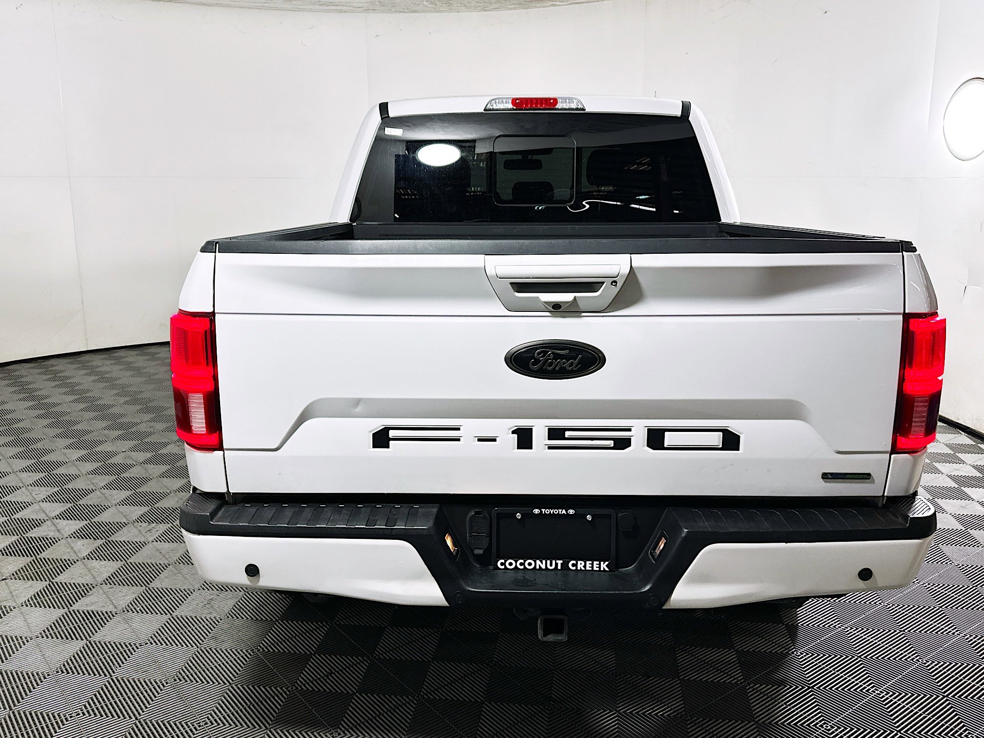 Used 2020 Ford F150 Lariat w/ Equipment Group 502A Luxury AWD/4WD image 4