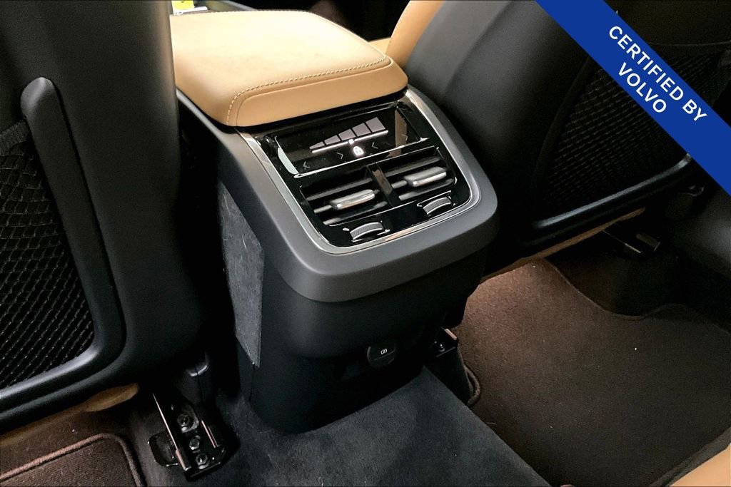 Used 2023 Volvo XC60 B5 Ultimate w/ Protection Package Premier image 31