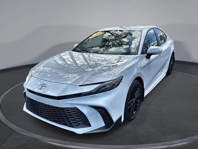 Used 2025 Toyota Camry SE image 1