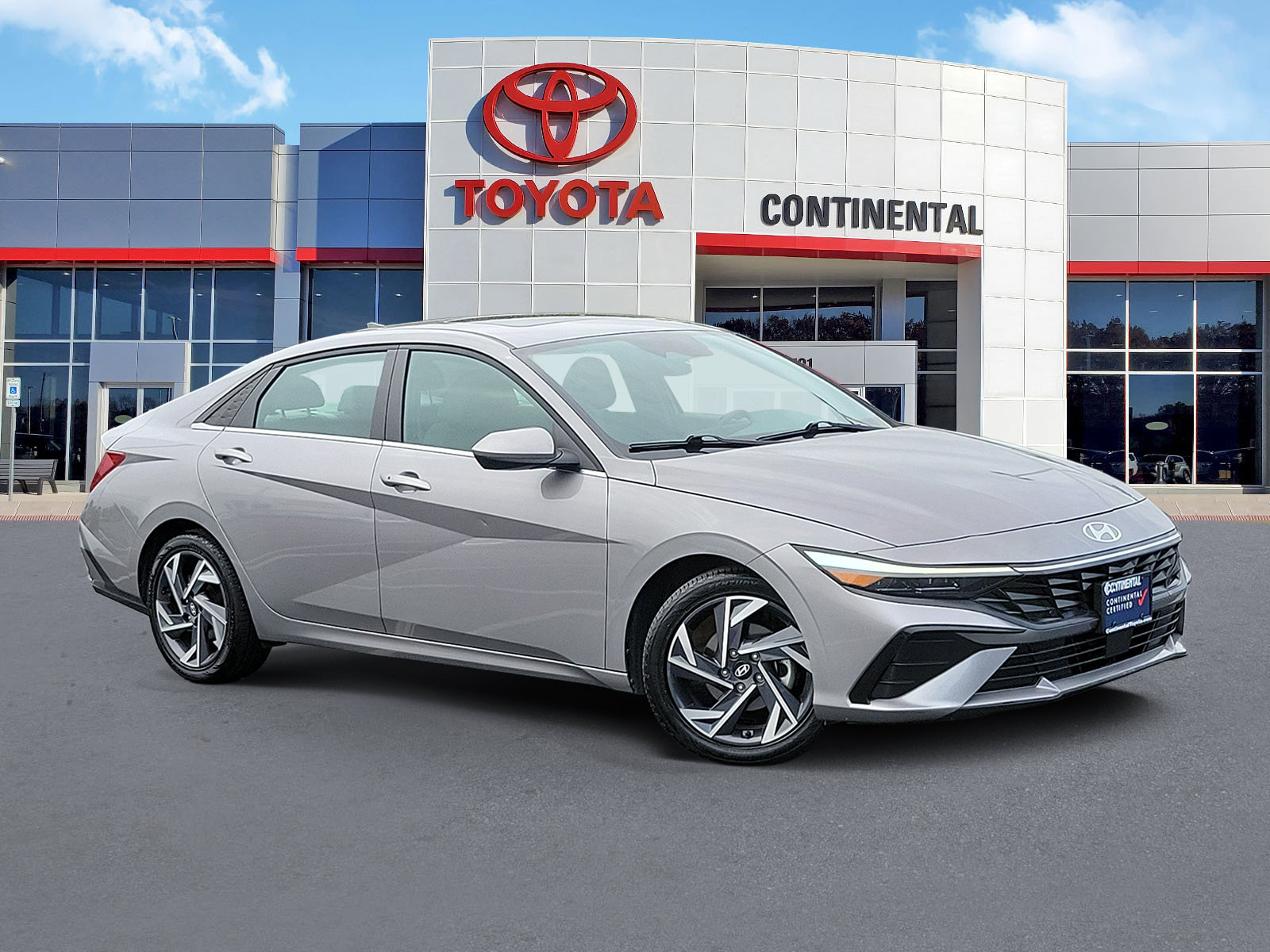 Used 2025 Hyundai Elantra SEL FWD image 2