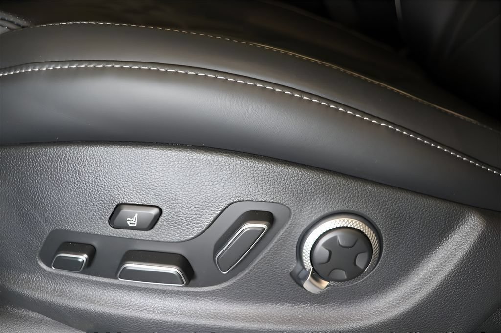 Certified 2025 Genesis GV80 3.5T Prestige AWD/4WD image 9