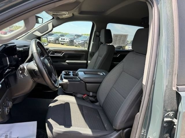 Used 2025 Chevrolet Silverado 1500 LT AWD/4WD image 25