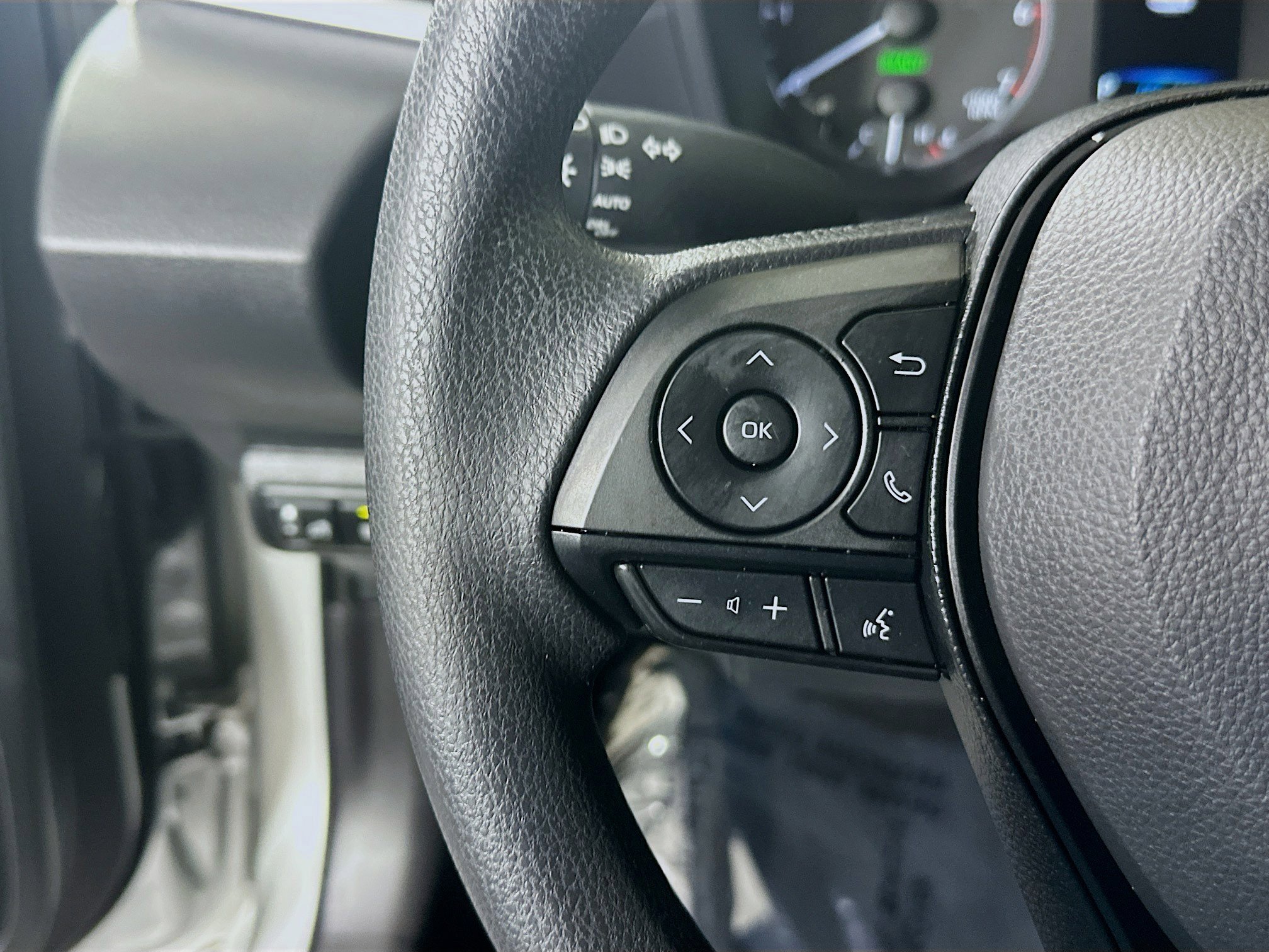 Used 2025 Toyota Corolla LE FWD image 16