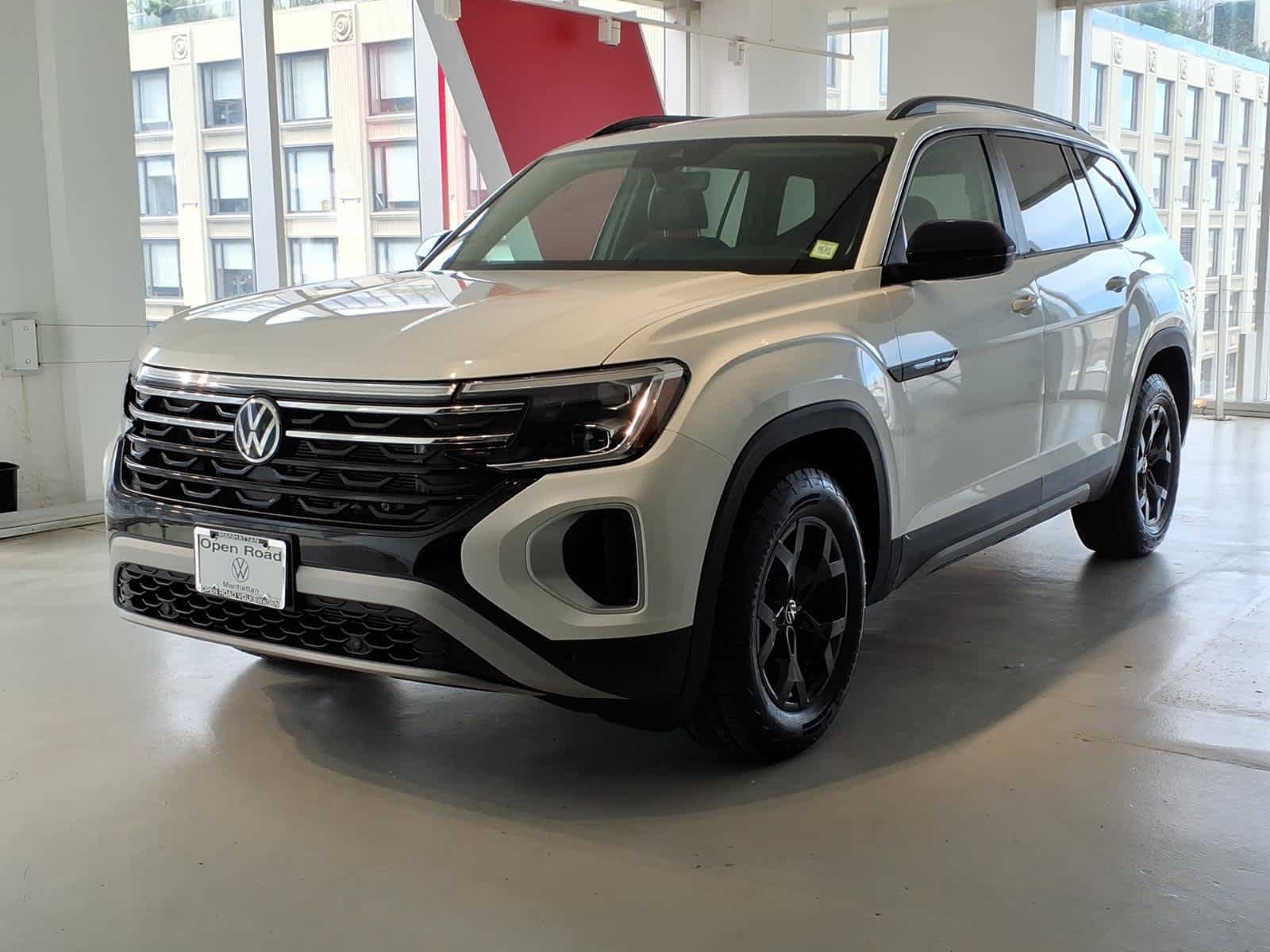 Used 2026 Volkswagen Atlas Peak Edition AWD/4WD image 1