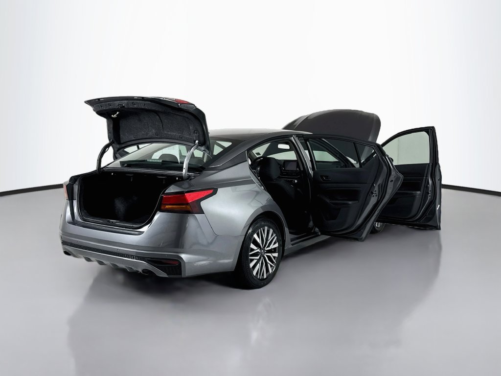 Used 2024 Nissan Altima 2.5 SV FWD image 19