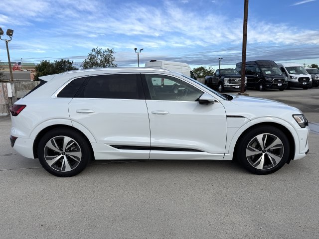 Used 2024 Audi Q8 e-tron Premium Plus w/ Premium Plus Package AWD/4WD image 4