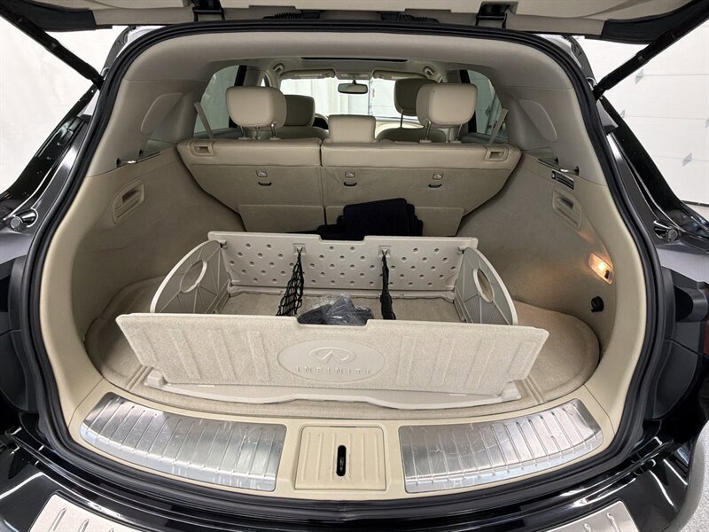 Used 2017 INFINITI QX70 AWD w/ Premium Package image 15